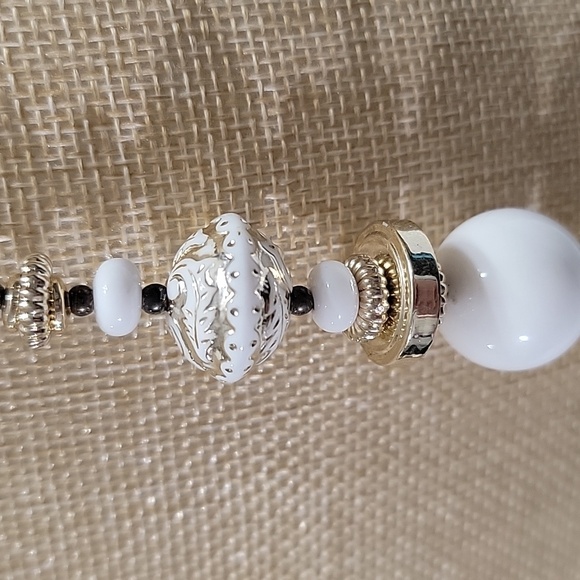 Lucite White & Gold Ornate Beaded Chunky Statement Necklace - Picture 5 of 8